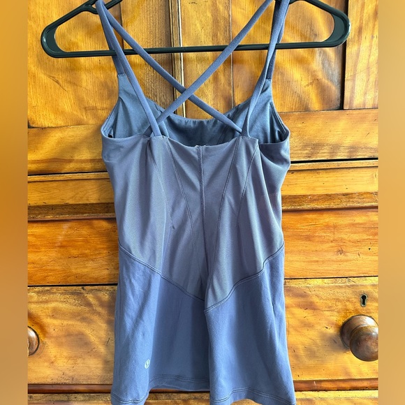 Lululemon workout top with built in bra and mesh back size XS - Picture 5 of 5